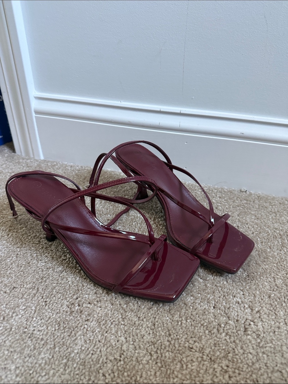 Women’s Strappy Square-Toe Heeled Sandals in Burgundy